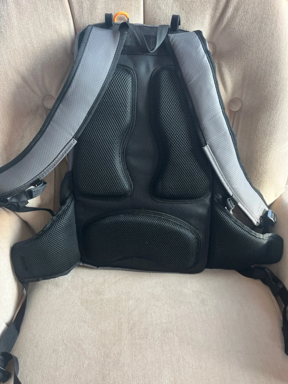Inogen Rove 4 G4 Oxygen Concentrator Backpack Gray Ventilated Medical - Picture 2 of 7